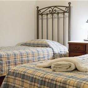 3 bedroom villa with pool in Kassiopi, Corfu, sleeps 6